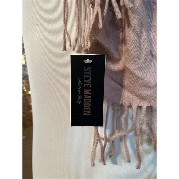 NWT Steve Madden Mid Weight Cozy Muffler Scarf with Fringe Blush Pink‎ - Picture 2 of 5
